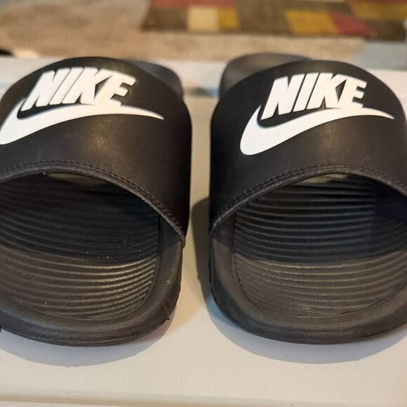 SIZE 8/9 Women's Black Nike Victori One Slide Sandals - NEW withoout box - Picture 4 of 13